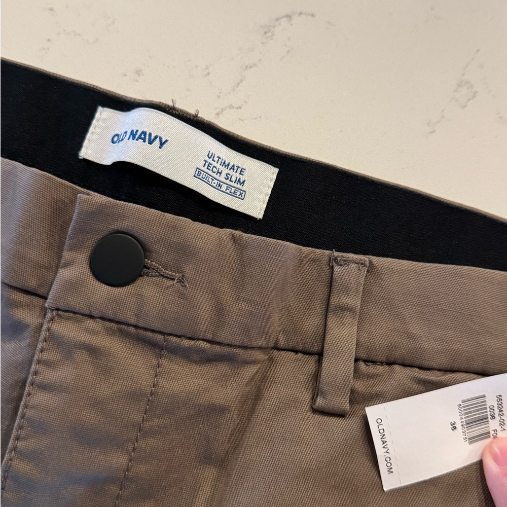Old Navy Men's Dark Khaki Flat Front Shorts - Picture 2 of 3